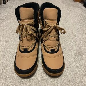 Sorel Women's Tan and Black Winter Boots
